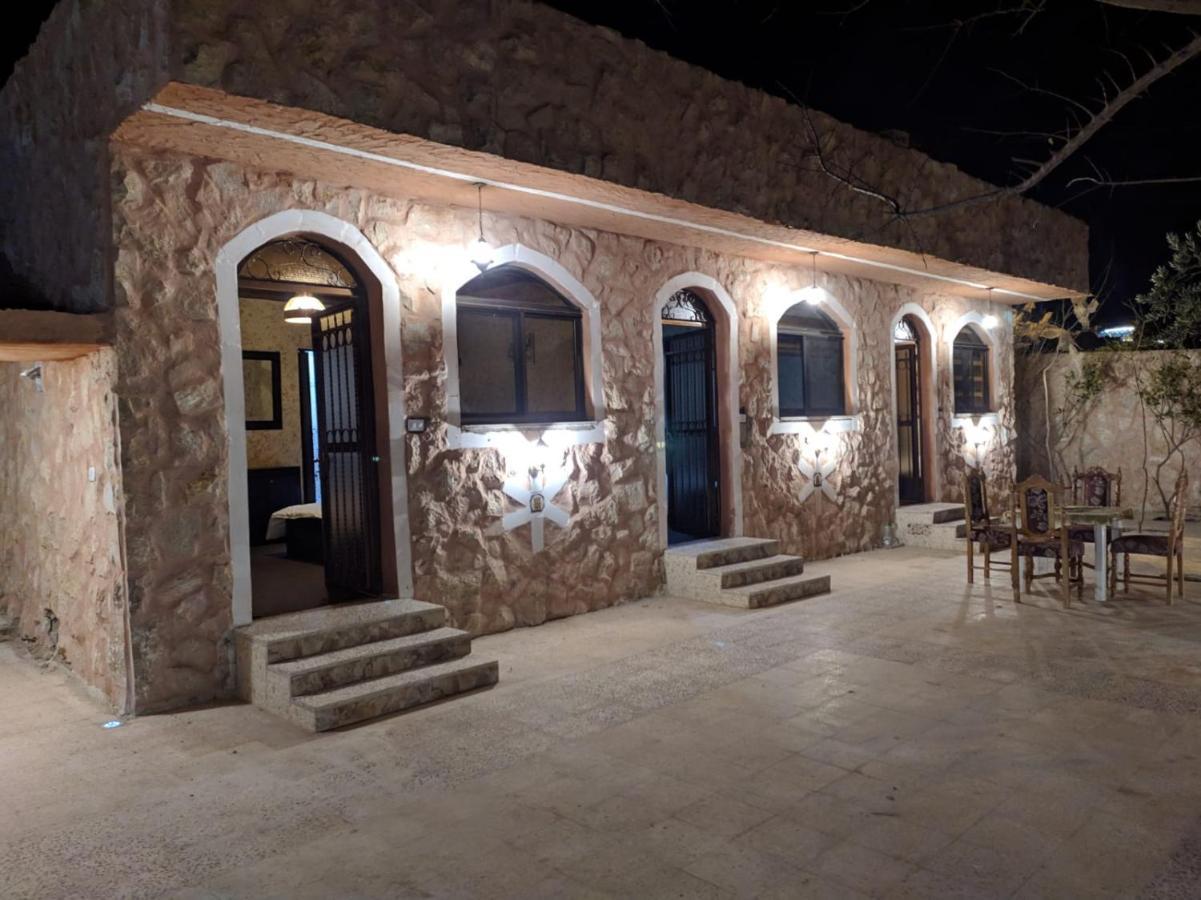 Guest House Attallah Wadi Musa Exterior photo